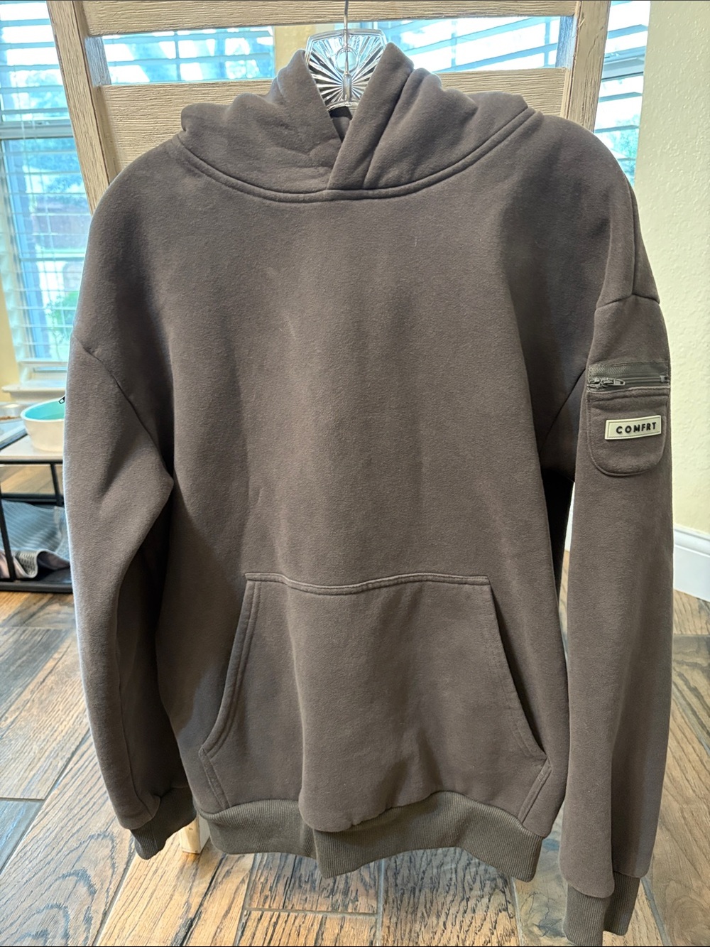 Comfrt Travel Essentials Hoodie sz Small